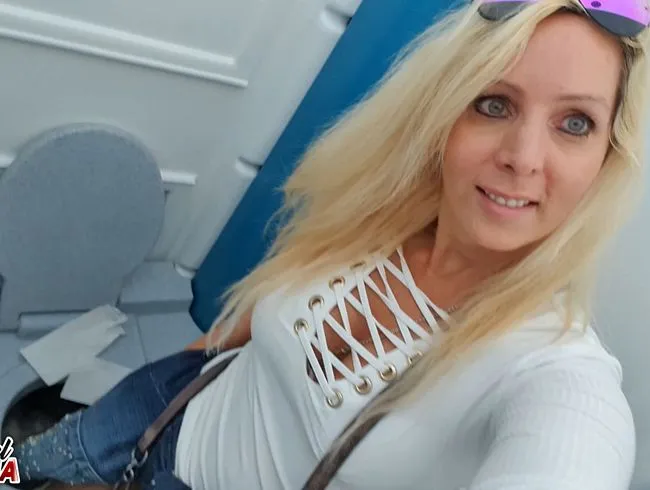 2x Orgasmus - Das erste mal aufm Dixie Klo