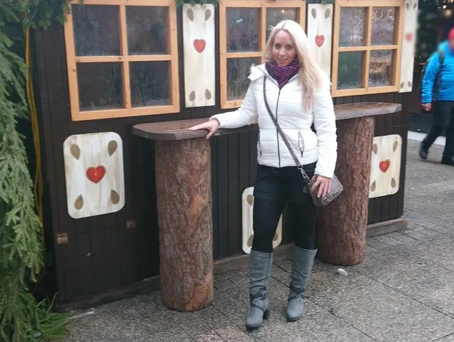 Public-Fick Mitten auf dem Weihnachtsmarkt