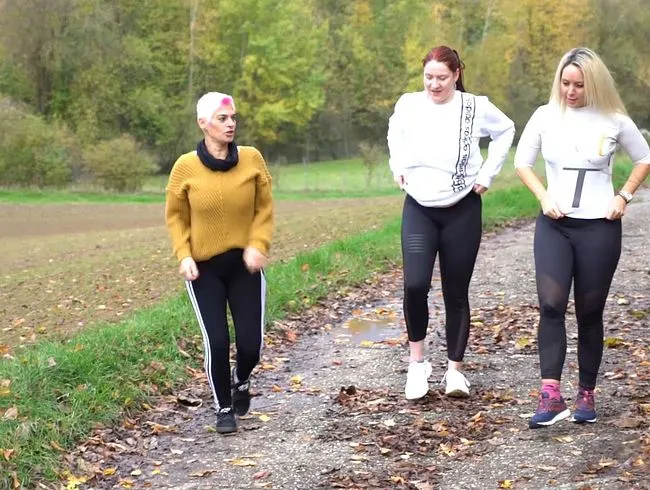 Voyeur und 3 geile Fickspalten