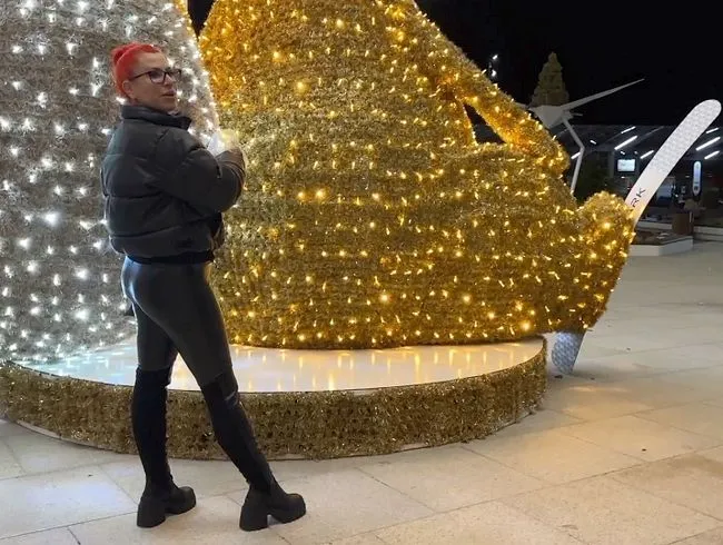 Billig Bitch! einfach anlabern, fragen, ficken....