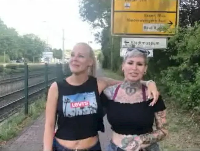 Public-Piss- Challenge mit Lara