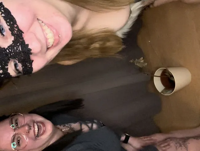 doppelt-feuchtfröhliche Eskalation beim Mädelsabend ...