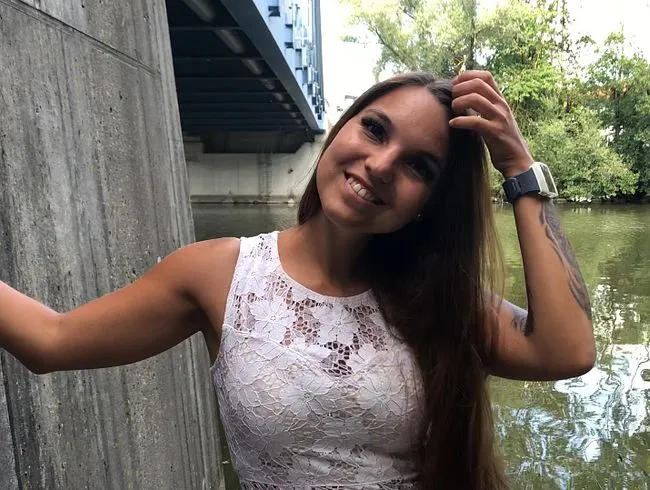 Mei ersts moi in Österreich - Cumshot auf meine nackten Titten