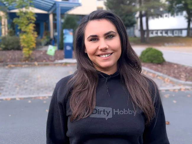 Von 4 Männer erkannt!  Als 3-LOCH-AO-HURE für den Saunameister gedient. 