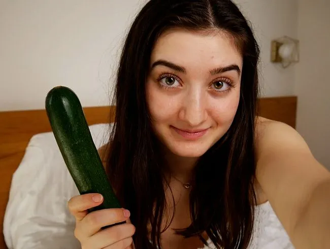 Besser als mein Dildo ?! Ich Machs mir selber mit der Zucchini!