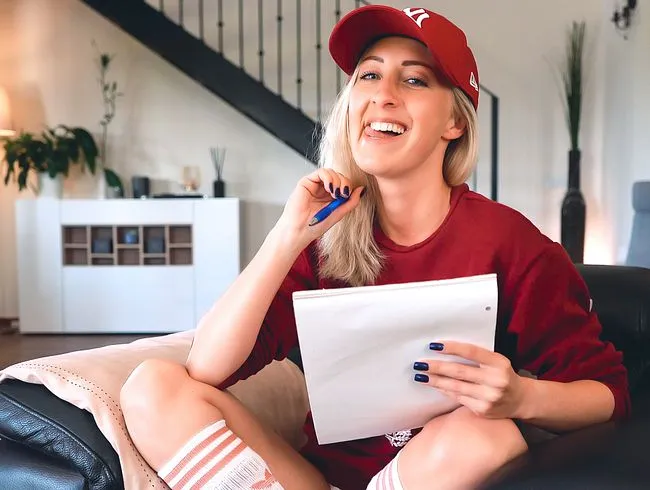 Unwiderstehliche Wichsanleitung von lasziver Studentin