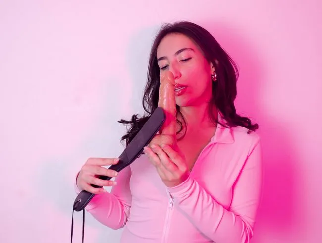 Lina Monsalve dominiert deinen Schwanz mit Ohrfeigen