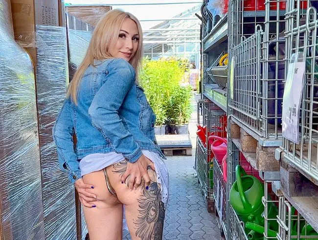 Mit dem Analhaken im Baumarkt und dann fickte er auch noch rein!