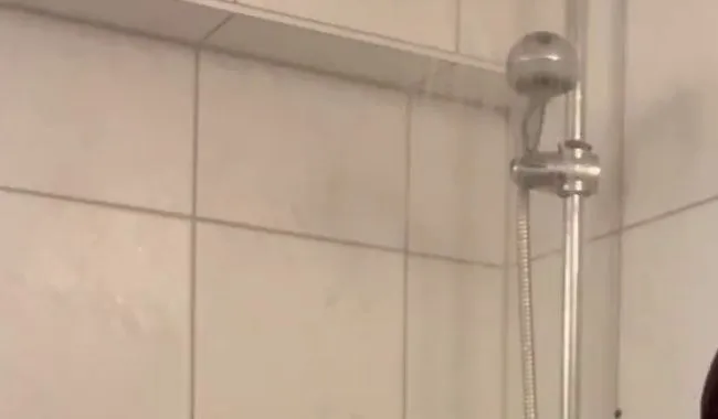 Ganz allein unter der Dusche & plötzlich wird‘s richtig Heiß