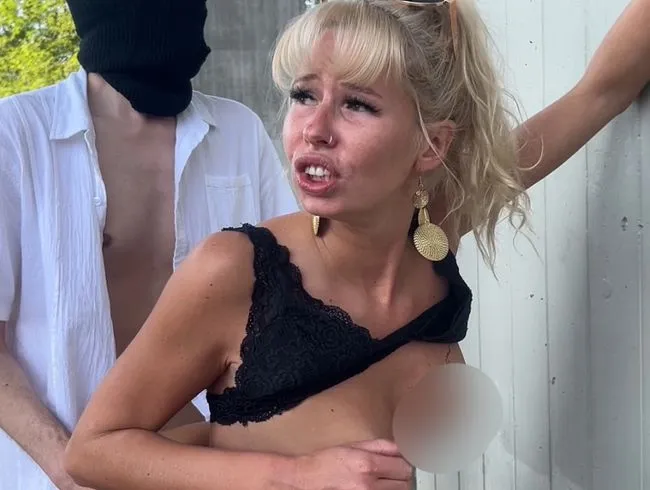 SPAZIERGANG? VON WEGEN ER HAT MICH DRAUSSEN DURCHGEFICKT!!!!!