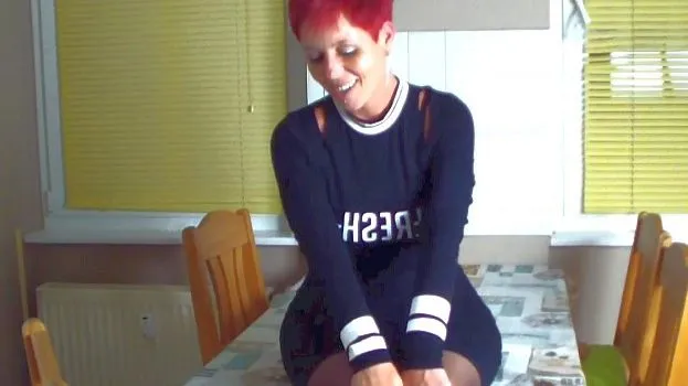 Fette Spermaladung für meine Nylonfüsse...