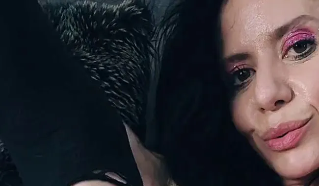 Meine Freundin filmt mein explizites Sexmaschinenvideo