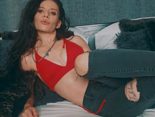 Natalie Carter denkt über das Pumpen von Öl nach – explizit und schmutzig.