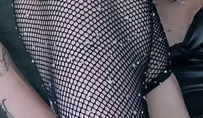 Natalie Carter kommt mit mir ins Bett, völlig entblößt und explizit