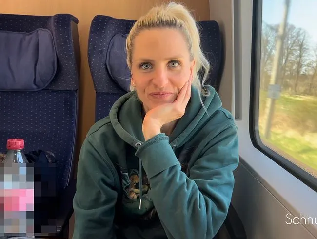 Mitten im Zug! Konnte die Finger nicht von mir lassen