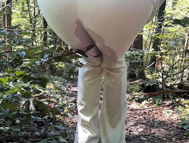 Ich Pisste Mir Im Wald Die Weiße Hose Voll… Und War So Heiß!