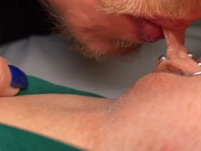 Pornoagenturchef nascht an der Pussy! Was hätte ich den tun sollen??