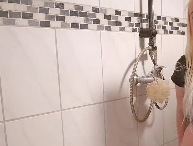 Schön die Dusche eingesaut