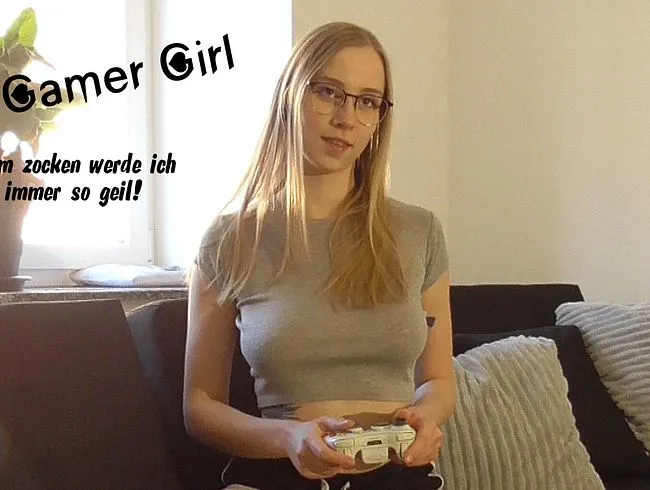 Hot Gamer Girl - beim zocken geil geworden!