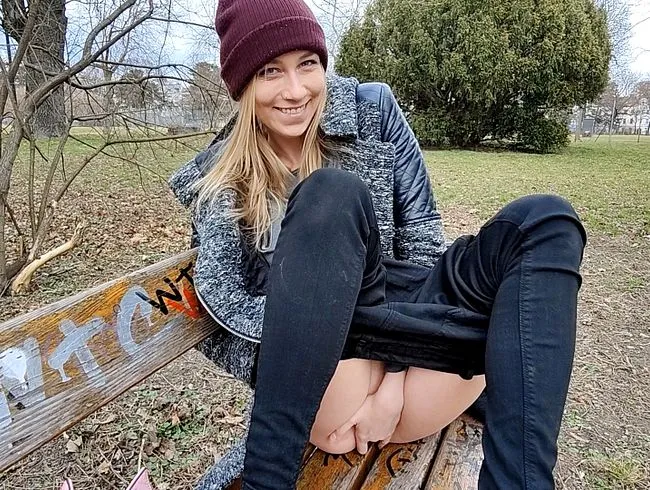 Mitten im Park gefingert