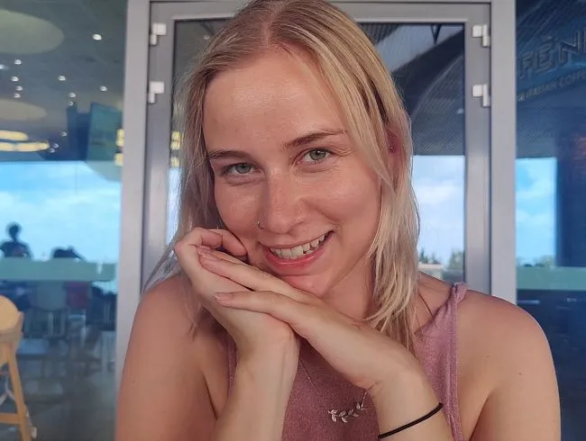 Spontan Mitten in der Mall hart abgefickt