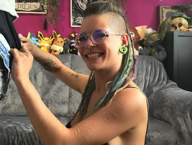 OMG! Wenn das meine Familie erfährt! Mein 1. BLOWJOB vor der Kamera!